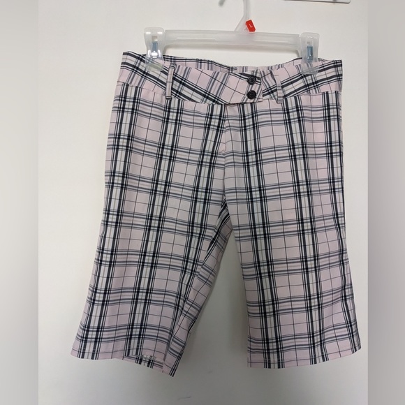 Pink Bermudas shorts size medium, made in Canada. - Picture 1 of 4